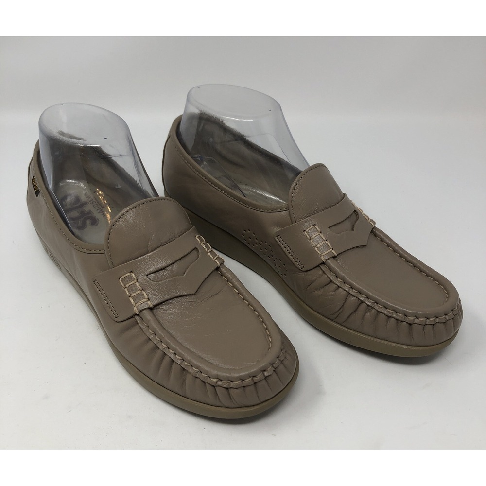 SAS Shoes Women's Size 8 Narrow Classic Loafers Beige Leather Round Toe Comfort